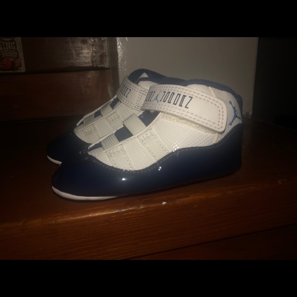 Jordan Retro 11 size 4C Like New - Picture 2 of 5
